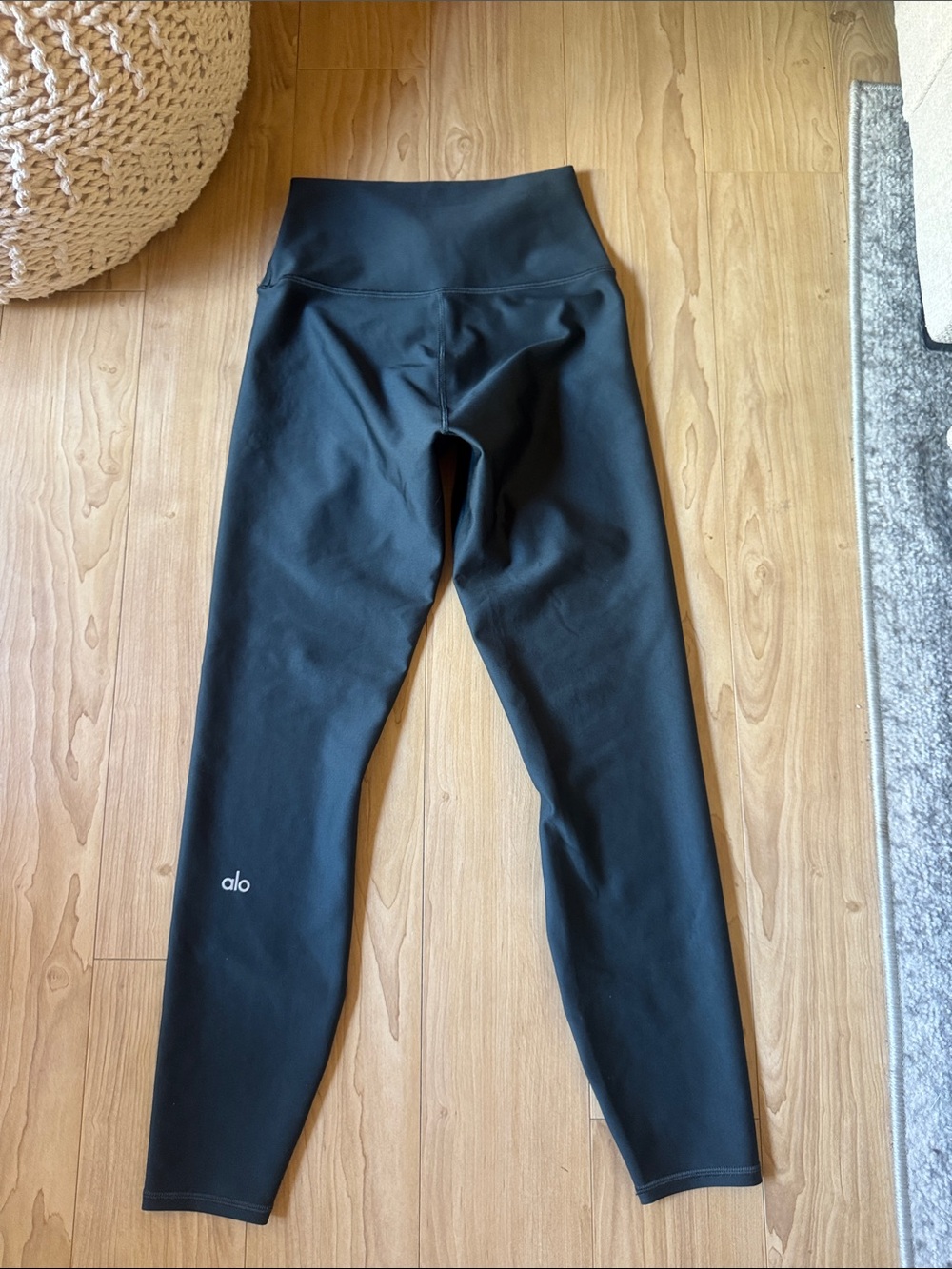 ALO Yoga Performance Leggings - Picture 3 of 3